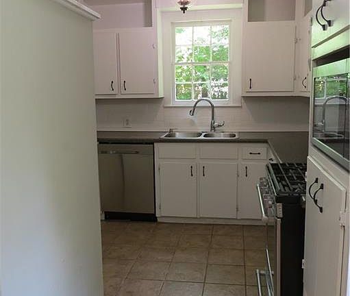 2nd image of 3139 Dunn St SE