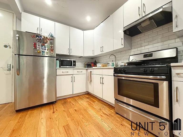 586 Bainbridge St #3B — Photo 5