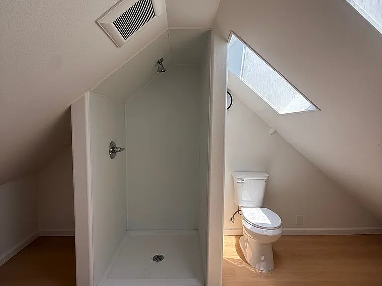 1472 Chanticleer Ave — Photo 9
