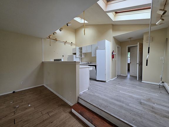 4th image of 162 Warner St #162