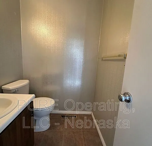 1631 N 109th Plz — Photo 11