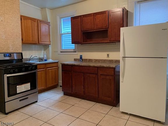 4th image of 327 Amherst St #3