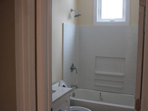 4th image of 2118 Whitsett St