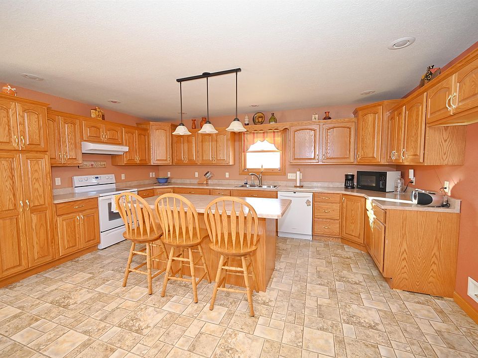 201 W Elm St, Manchester, IA 52057 MLS 20230730 Zillow