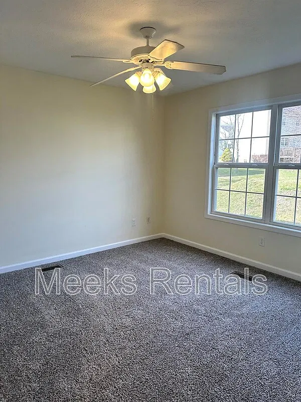 3 bed, 2.0 bath, 1400 sqft, $1,600 — Photo 4