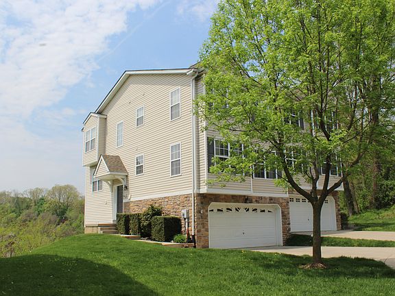 2nd image of 10 Whalens Ct