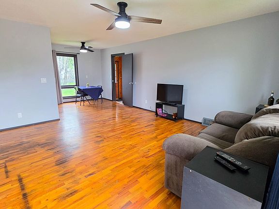 4th image of 2118 Oak Ave
