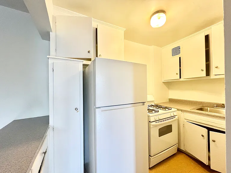 2792 Bragg St #305 — Photo 7