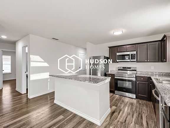 5th image of 7031 Phoenix Dr