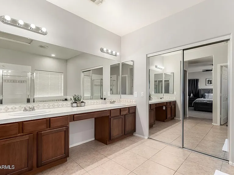 706 W Green Tree Dr — Photo 16
