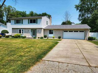 1618 Vancouver Dr, Saginaw, MI