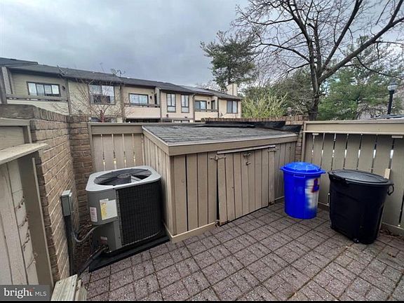 3rd image of 4 Copps Hill Ct