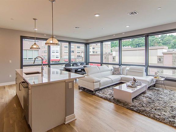 5th image of 15 Somerset Ln #203