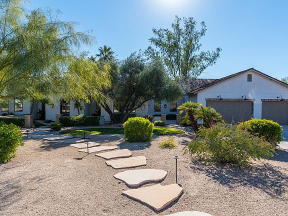2nd image of 3233 E San Miguel Pl