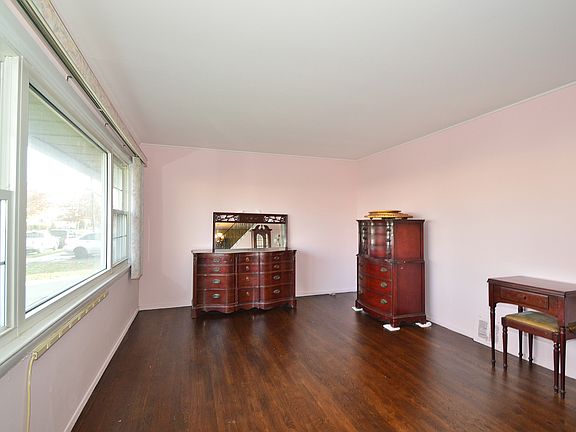 4th image of 42 Colony St