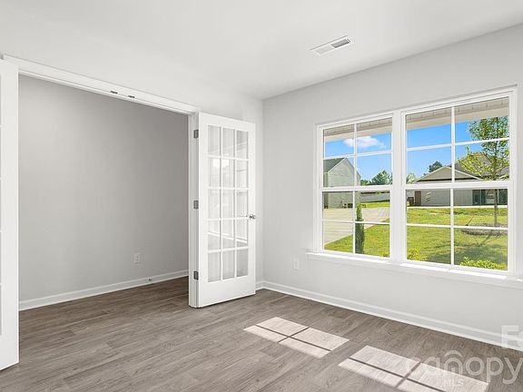 4th image of 193 Zinnia Pl