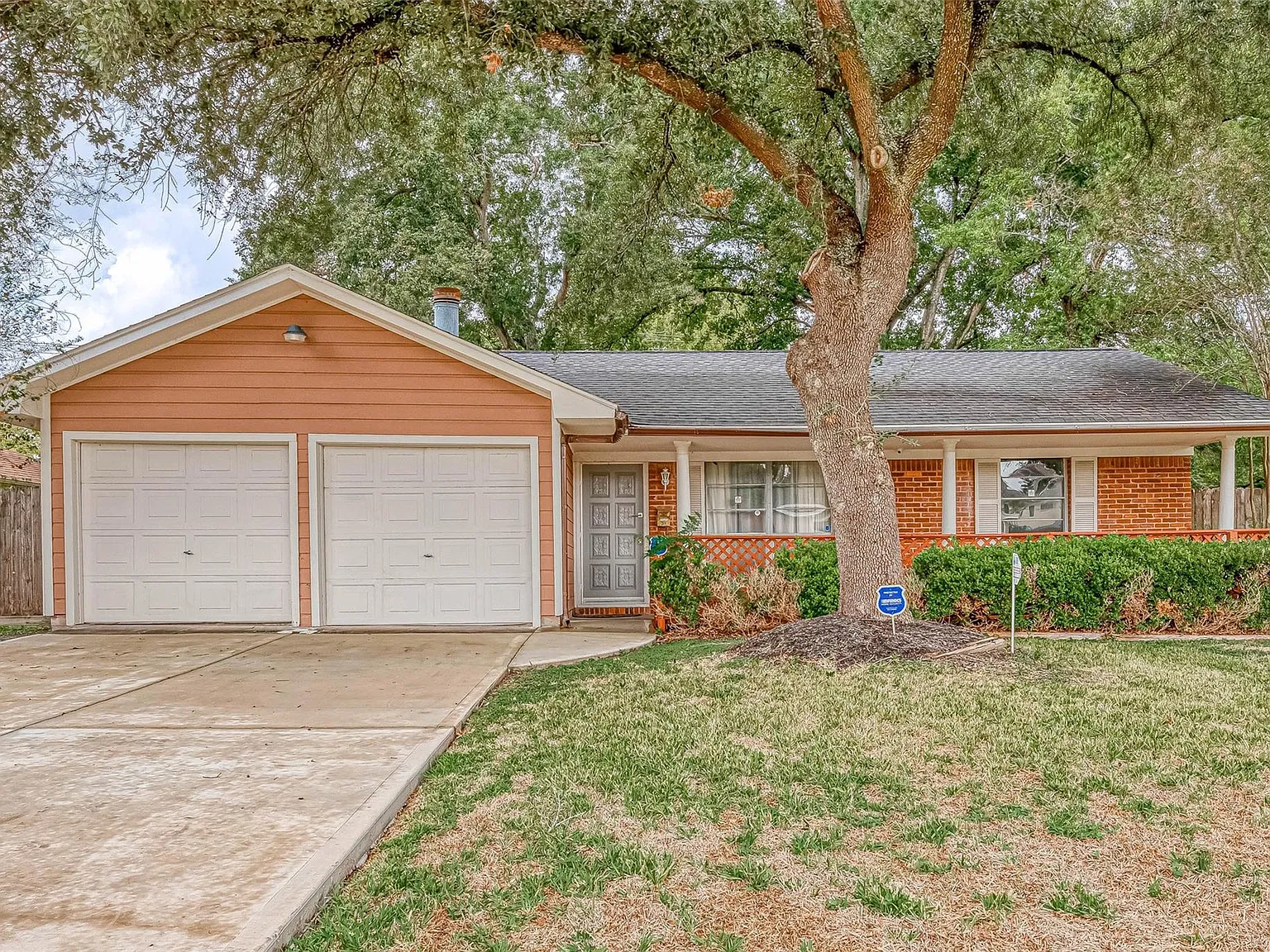 3 bed, 1.5 bath, 1170 sqft, $2,000 — Photo 2