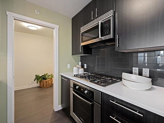 5th image of 608 Belmont St #1808