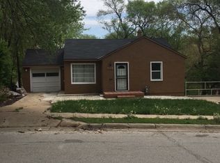 6901 N Ridge Dr, Omaha, NE 68112