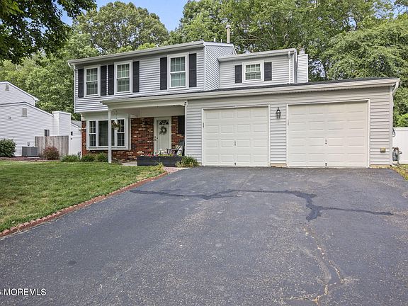 2nd image of 30 Sweetbriar Trail