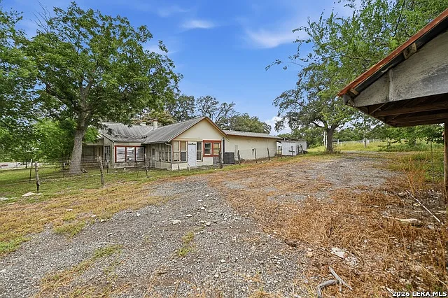 8811 FM 471 N — Photo 23