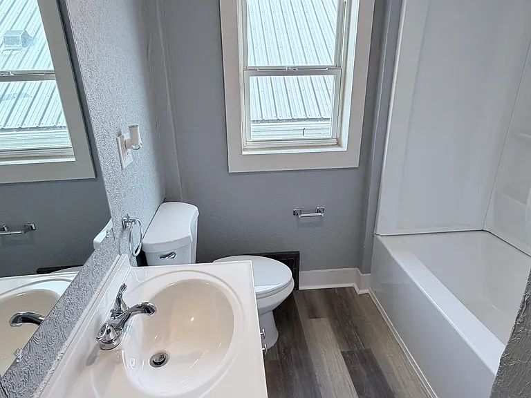 722 Iona Ave — Photo 9