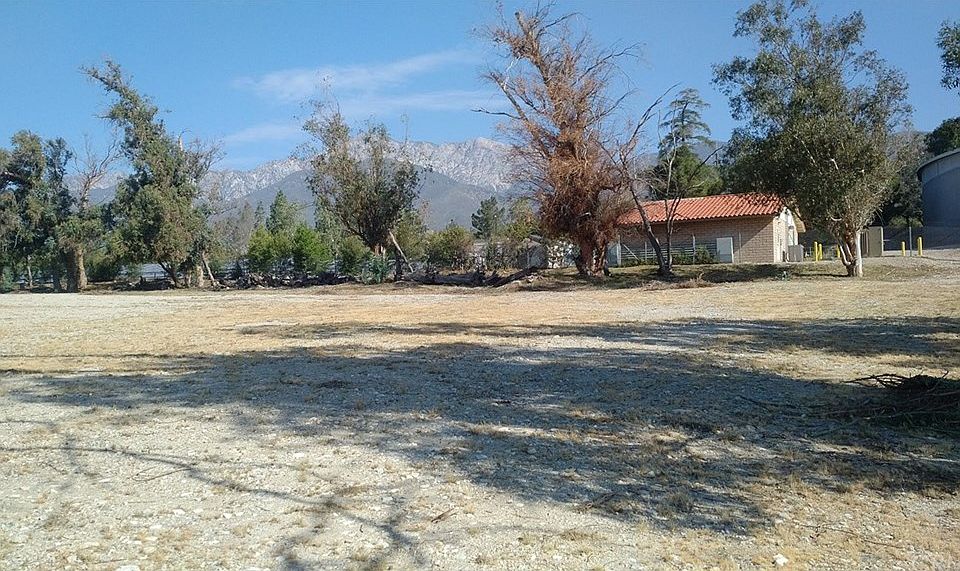 2nd image of 5815 Etiwanda Ave