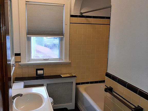 3rd image of 1673 Wyoming Ave #2