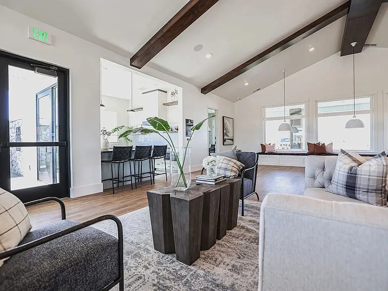 651 S 2400 W — Photo 25