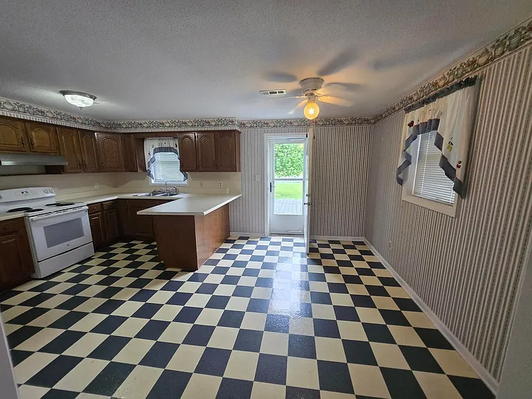 275 Emerald Rd #1 — Photo 4