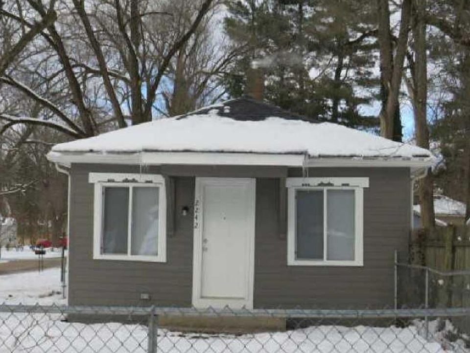 1st image of 2242 Edgewood Dr