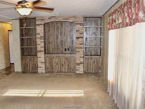3rd image of 4402 N Texas Ave