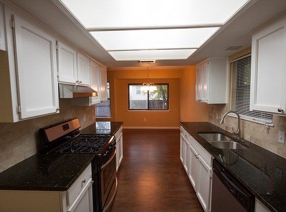2nd image of 1506 Parkview Ln