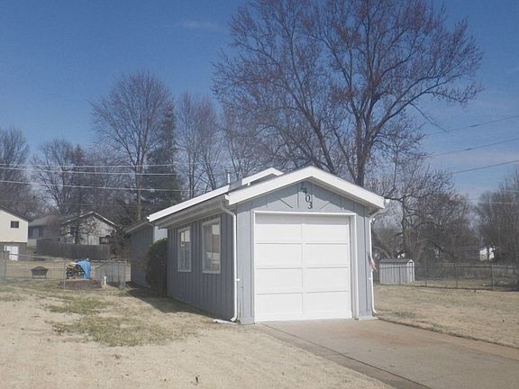 3rd image of 2403 Blue Heron Dr