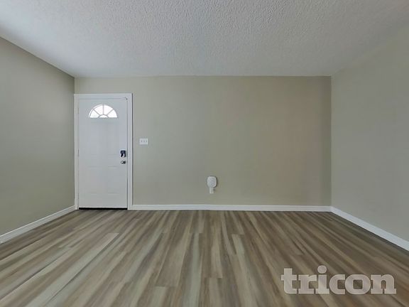 4th image of 1205 E Grove Cir