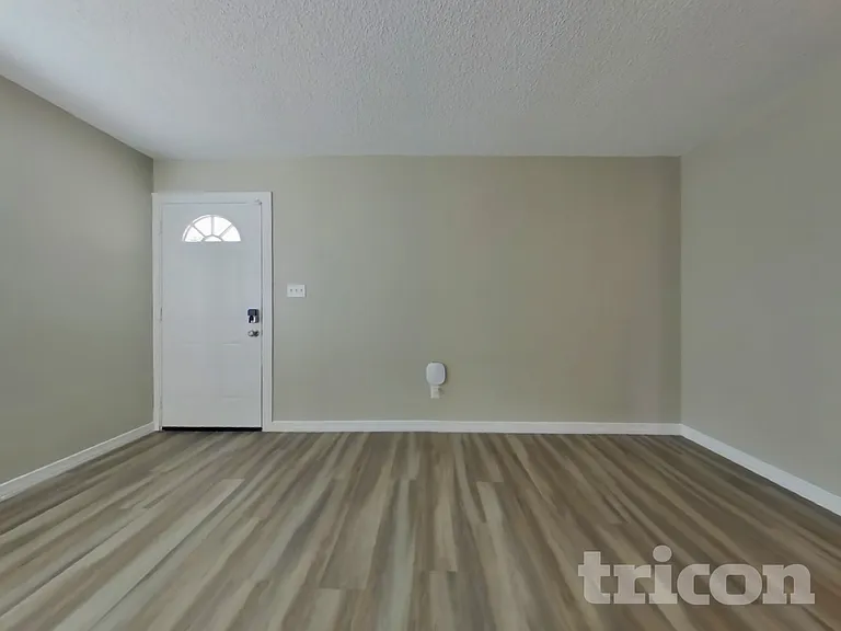 1205 E Grove Cir — Photo 4
