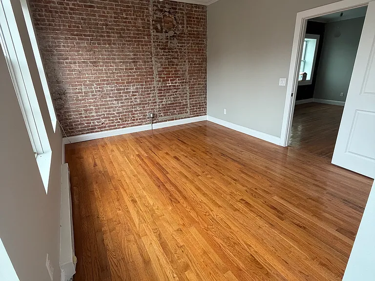 1105 Main St #1 — Photo 2
