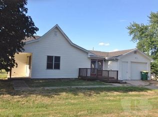 102 N Waugh St, Hedrick, IA 52563
