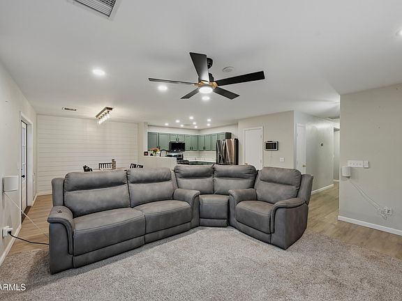 5th image of 2049 E SHETLAND Drive