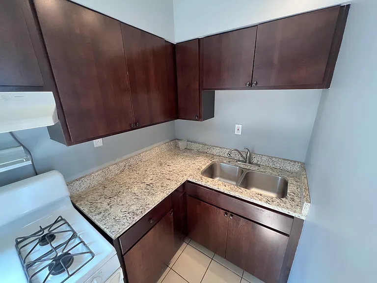 2927 N Lawndale Ave #2 — Photo 2