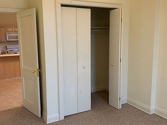 5th image of 307 1/2 N Cedar Ave #4