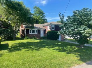 33 Chestnut St, Huntington, NY 11743