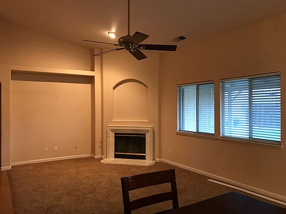 Gas fireplace in LR