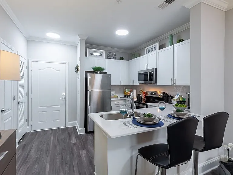 CB Lofts Apartments — Photo 7