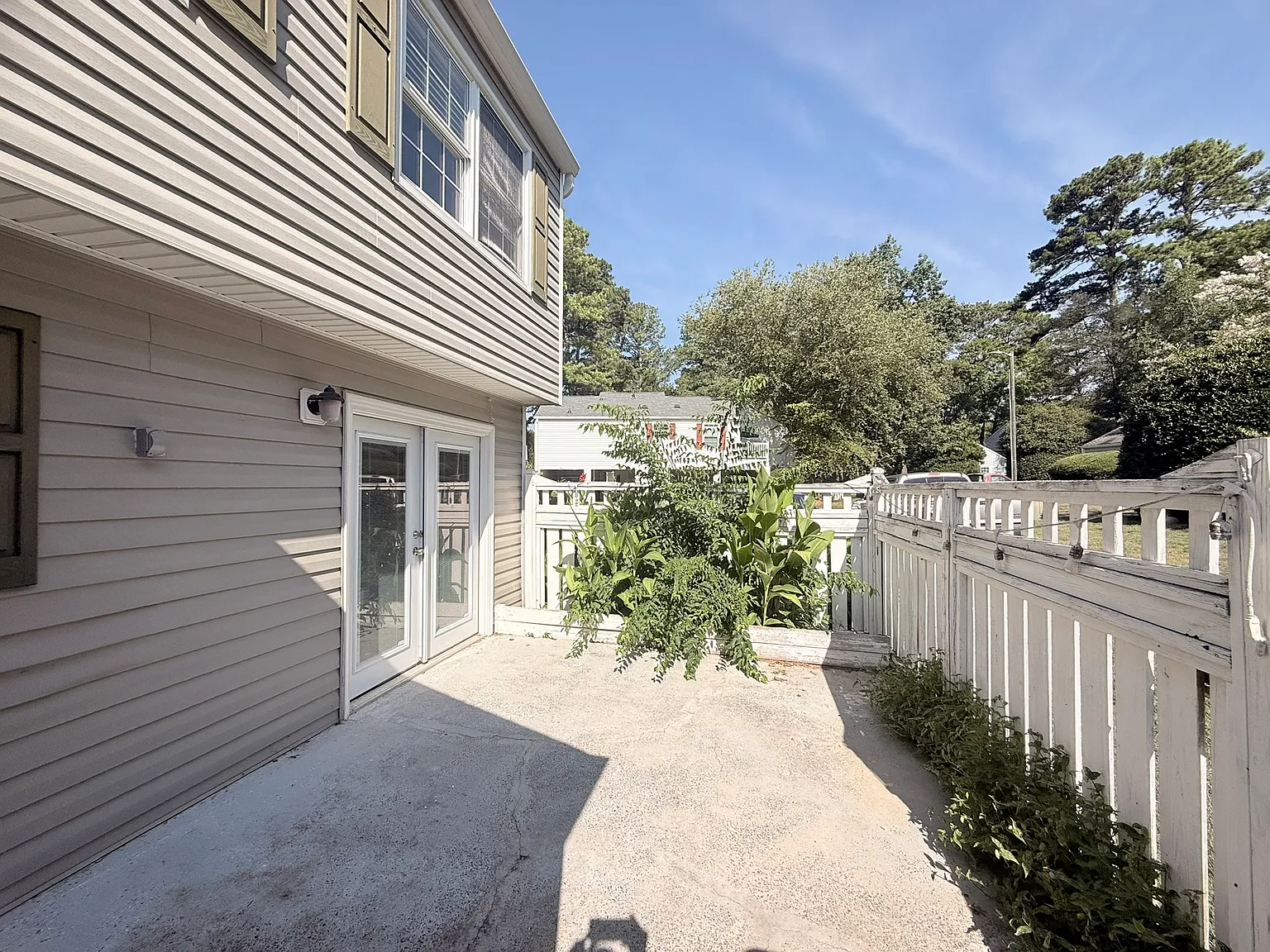 3 bed, 1195 sqft, $1,900 — Photo 2