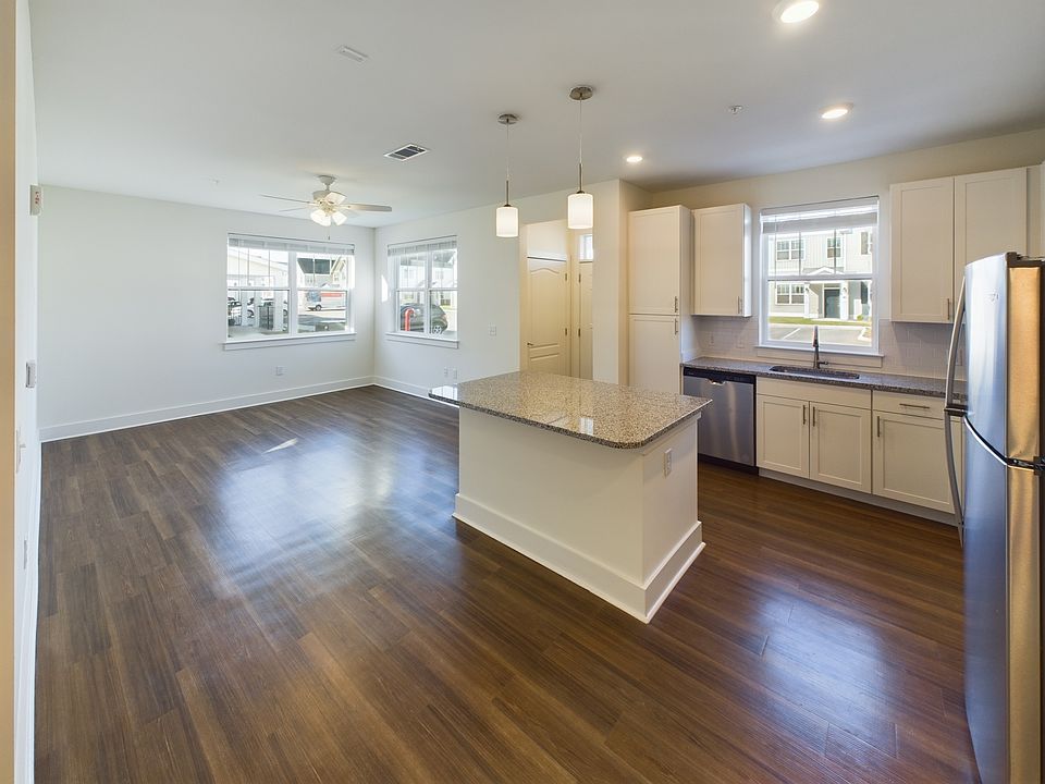 1st image of 320 Arsdale Ave #27-101