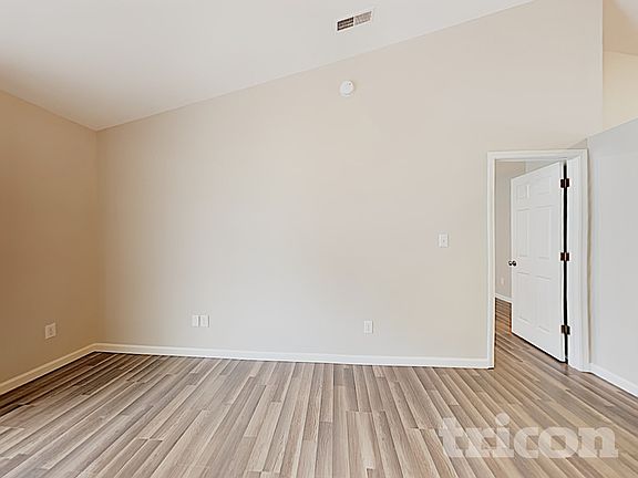 5th image of 2238 Leaf Dr