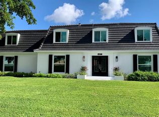 457 N Country Club Dr, Atlantis, FL 33462