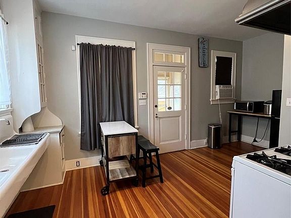 5th image of 3128 Avenue O