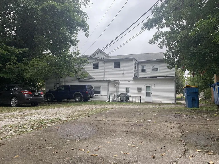 416 E 2nd St — Photo 30